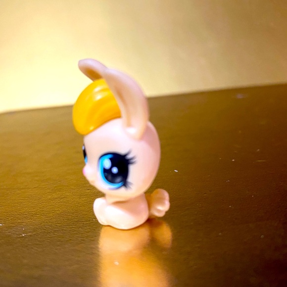 LITTLEST PET SHOP CUTE BUNNY MONA HOPSKY WITH BLUE EYES #4104 PVC FIGURE RARE - Picture 2 of 9